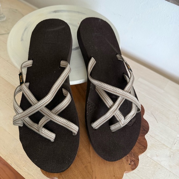 Women's TEVA Brown White Sandals Size 11 - Picture 1 of 3